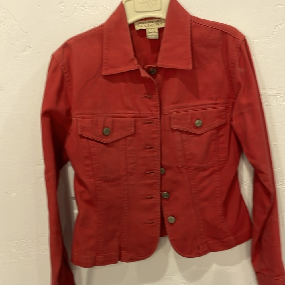 Great Fall colored red-orange
fitted jean jacket